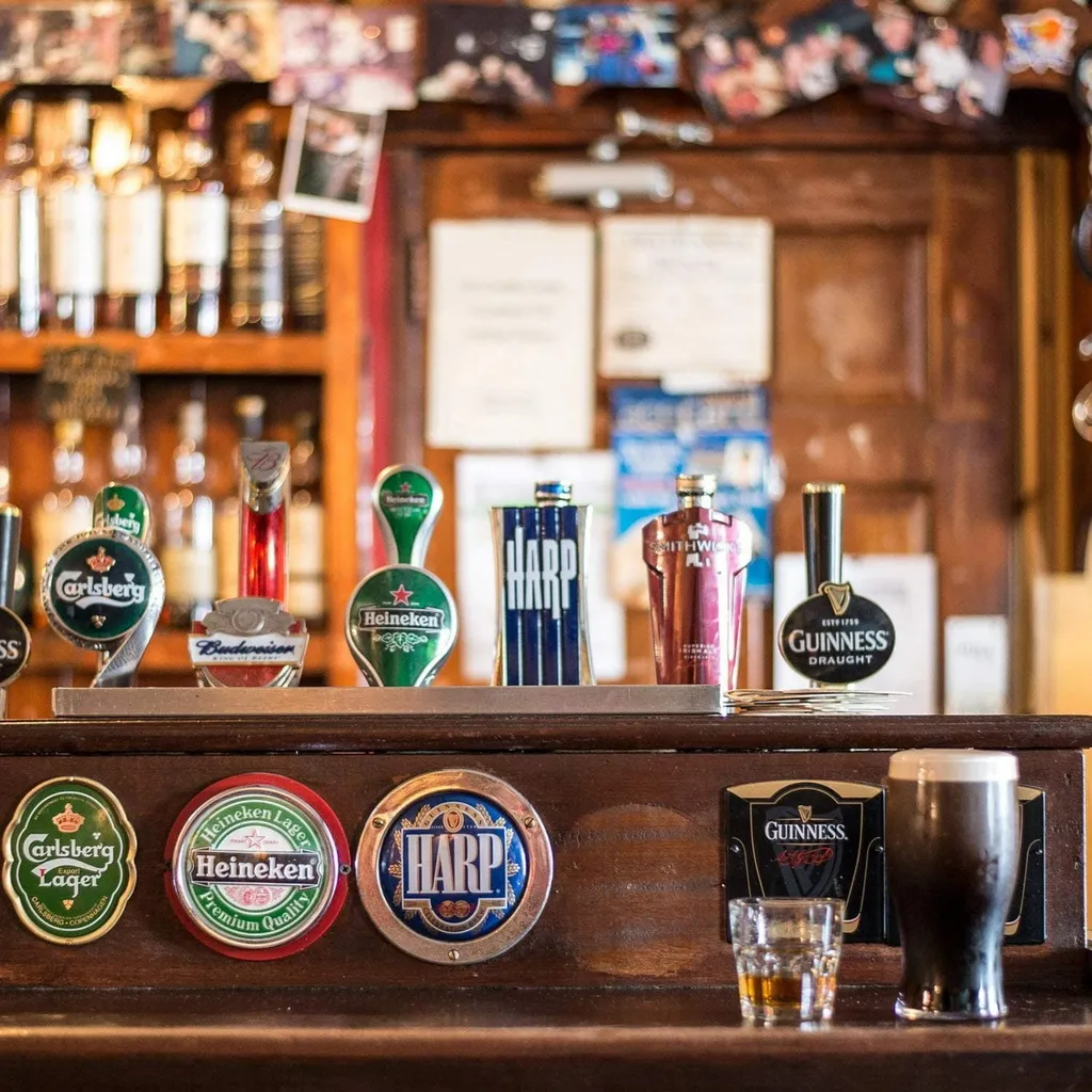 4 X Bruchfeste Gläser Becher Langlebige Wassergläser Aus Stabilem Kunststoff Saft Whisky Glas Partybecher Whiskybecher Trinkbecher In Echter Glasoptik Stapelbar – Bild 4