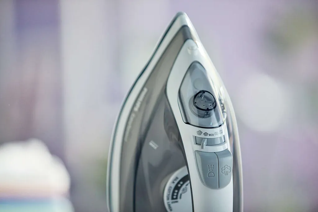 Philips EasySpeed Bügeleisen Mit Keramikbügelsohle, 15 G/min Konstanter Dampf, 2000 W, Grau (GC1751/80) – Bild 8