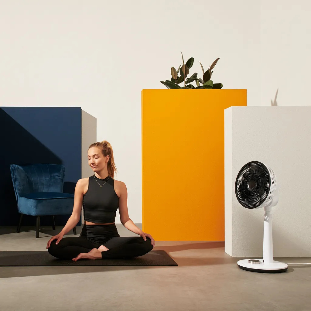 Duux Whisper White Standventilator Leise Steuerbar Mit Fernbedienung - Standventilator Höhenverstellbar (76-95cm) - Mit 26 Geschwindigkeitsstufen & Timer-Funktion Für Ein Komfortables Raumklima – Bild 3